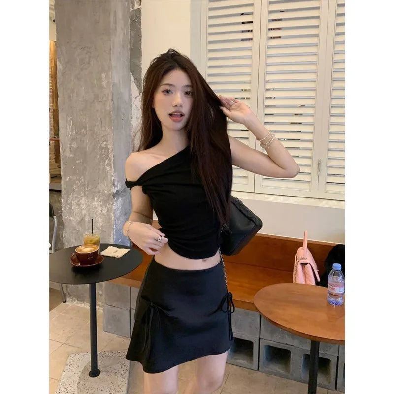 Irregular Black Knotted Short-sleeved One-shoulder T-shirt For Women Hot Girl Off-the-shoulder  Short Top