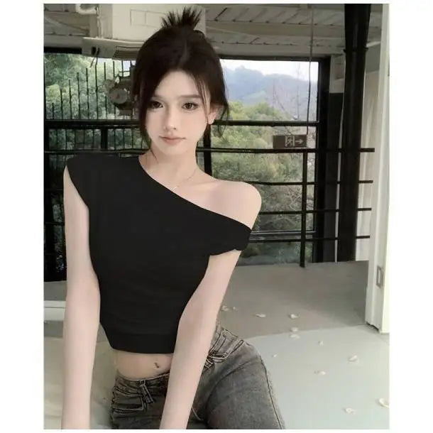 Irregular Black Knotted Short-sleeved One-shoulder T-shirt For Women Hot Girl Off-the-shoulder  Short Top