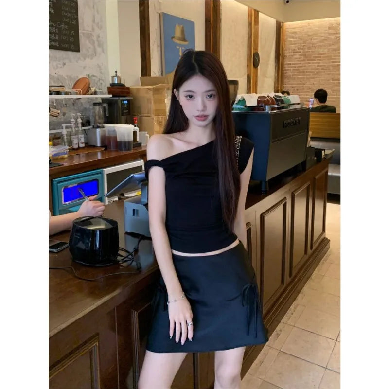 Irregular Black Knotted Short-sleeved One-shoulder T-shirt For Women Hot Girl Off-the-shoulder  Short Top